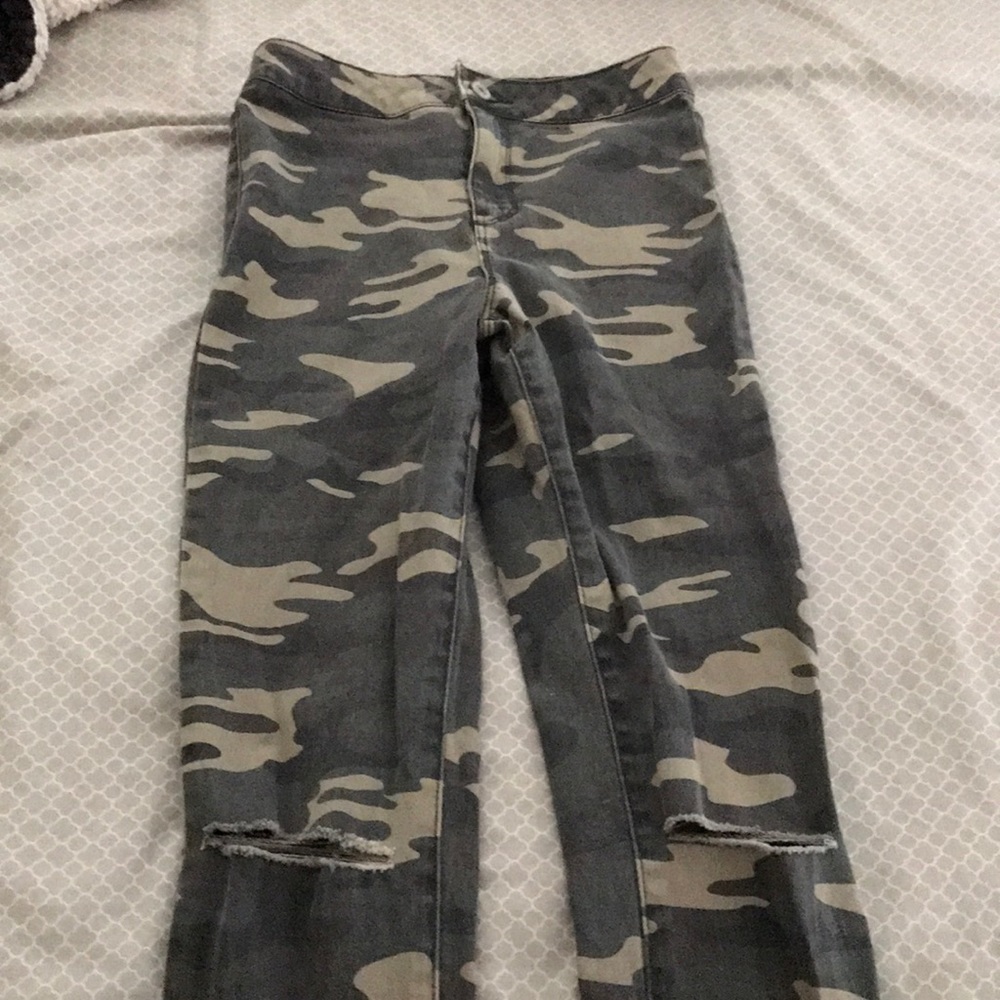 Skinny camo jeans